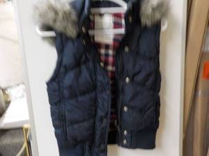 lot 224 image: Aeropostale Girls Size M Vest like...