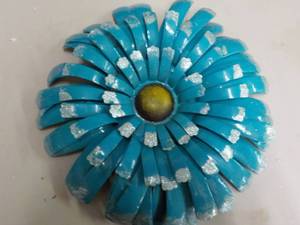 lot 254 image: Blue Metal Flower 16 diameter...