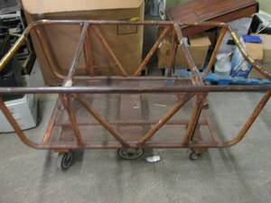 lot 501 image: Commercial grade cart on wheels, makes nice sharp turns
