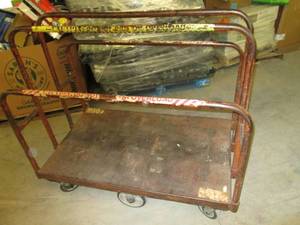 lot 505 image: Commercial grade cart on wheels, makes nice sharp turns
