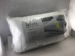 Brand New Two Pack Hotel Premier Collection King Pillows