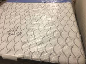 lot 14 image: Brand New King Sealy Response Performance Attendance Plush Pillowtop Mattress