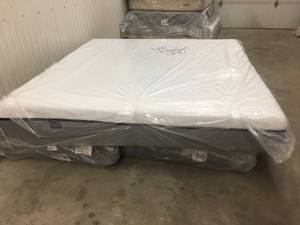 lot 13 image: The Lull Luxury Memory Top King Mattress