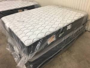 lot 9 image: Brand New Sealy Response Performance Attendance Plush Pillowtop Queen Mattress