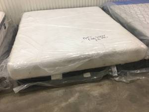 lot 15 image: Brand New Puffy Luxury King Memory Foam Mattress