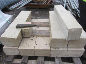 lot 43 image: Wall stone, apprx 33x8x7, qty 8...