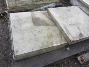 lot 57 image: Mixed pavers 26x24x2.5, qty five...