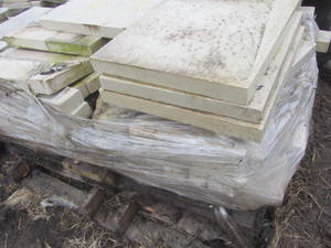 lot 59 image: Mixed pavers, random sizes, pallet ...