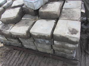 lot 17 image: Concrete pavers 7.5x7.5, approx 1...
