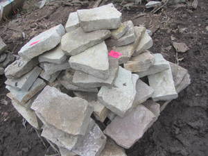 lot 254 image: Limestone flagstone pieces...