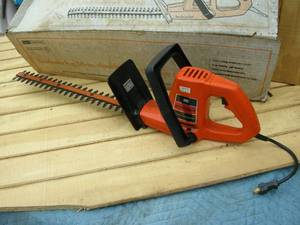 lot 49 image: Craftsman Bushwacker Hedge Trimmer
