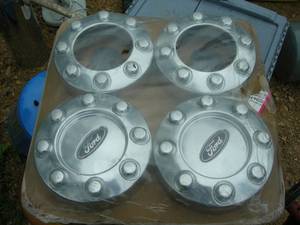lot 35 image: Set Ford Pickup Hub Capset