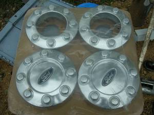 lot 34 image: Set Ford Pickup Hub Capset