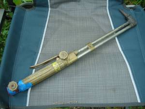 lot 16 image: Purox E 90 Degree Cutting Torch