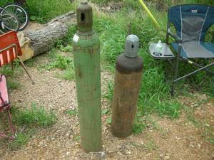 lot 7 image: Welding Acetylene Tanks