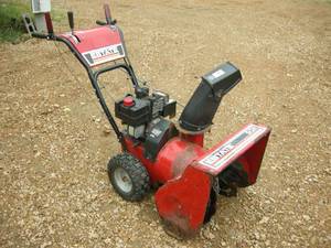 lot 1 image: Estate Gas Snowblower