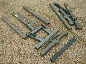 lot 94 image: Engine Hoist Parts