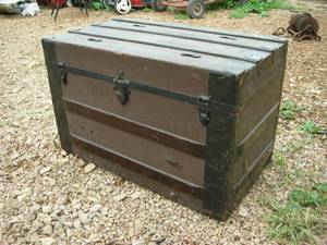 lot 102 image: Antique Steamer Trunk