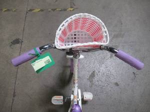 lot 52 image: Schwinn 16 Bloom Girls Bike, White S7625WMADS