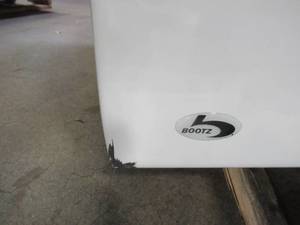 lot 226 image: Bootz Kona 54 x  Right Drain Rectangular Alcove Soaking Bathtub in White, 011-3302-00 - Slight Enamel Damage