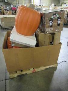 lot 227 image: WHOLESALE MIXED PALLET OF HALLOWEEN DECORATIONS