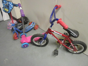 lot 129 image: MAGNA CHILD BICYCLE, MARVEL SPIDER-MAN SCOOTER, RAZOR KIXI SCOOTER, BELL HELMETS, POGO STICK