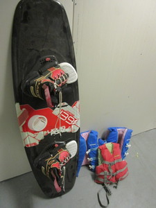 lot 130 image: LIQUID FORCE WAKEBOARD, CHILD LIFE JACKETS
