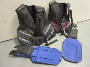 lot 131 image: SCUBA-PRO DIVING VESTS, FINS