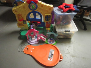 lot 152 image: ASSRTD. CHILD TOYS AND ACTIVITIES, MR. POTATO HEAD, PUZZLES, MORE