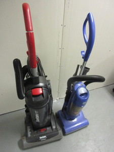 lot 169 image: ELECTROLUX SANITAIRE COMMERCIAL UPRIGHT VACUUM, DIRT DEVIL VACUUM