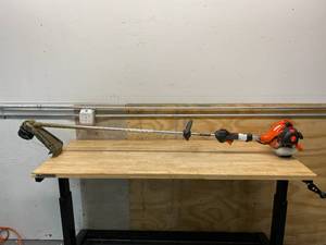 lot 59 image: ECHO 21.2 cc Gas 2-Stroke Cycle Straight Shaft Trimmer