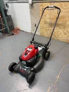 lot 62 image: HONDA 21 in. 3-in-1 Variable Speed Gas Walk Behind Self Propelled Lawn Mower with Auto Choke