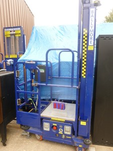 lot 17 image: Ballymore man lift. Pump works with jump pack. Will needs wiring worked on. 138 lift height. THIS ITEM HAS A RESERVE.