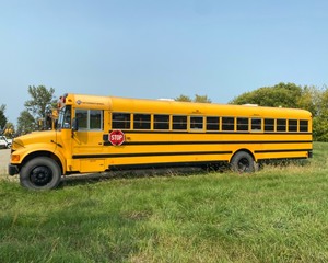 lot 7 image: 2002 American Bus w Mercedes Benz diesel
