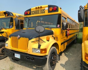 lot 10 image: 2001 American Bus
