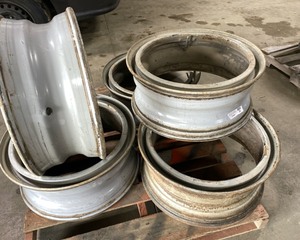 lot 25 image: 9x11R22.5 Dayton Rims