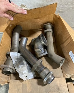 lot 20 image: International Exhaust Adapter Kit