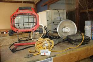 lot 21 image: Lot of (4) Shop Worklights