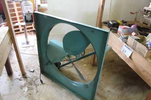 lot 12 image: Montgomery Ward Signature Attic Fan STQ71005A
