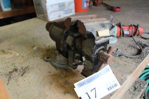 lot 17 image: Bench Vise 5