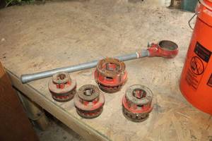 lot 16 image: Pipe Threader, 4-Pipe Thread Heads