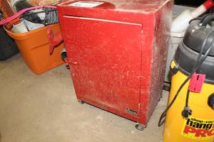 lot 36 image: Rolling Metal Chest 1-Door