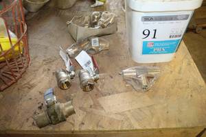 lot 91 image: Pipe Valves, Pipe Tees