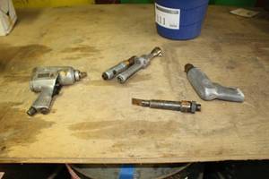lot 111 image: Blue Point Pneumatic Tools - Impact Wrench AT500, Ratchet Wrench, Drill, Chisel