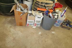 lot 128 image: Sealant, Caulk Guns