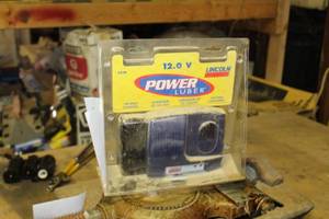 lot 147 image: Lincoln Power Luber 12V Charging Station 1210