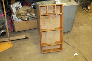 lot 148 image: Vintage Caverom Box Hunt Game of Skittles Wooden Game Box
