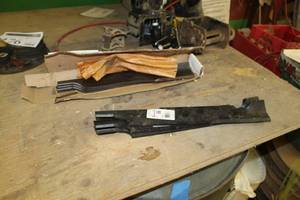 lot 177 image: Lot of (6) Lawn Mower Blades