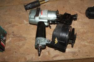 lot 207 image: Hitachi Pneumatic 1-34 Coil Nailer NV45AB2