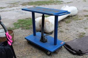 lot 205 image: Vestil Mfg. Co. Rolling Metal Shop Table HT10-2036